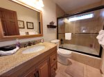 Master bathroom - en-suite full tub and shower 